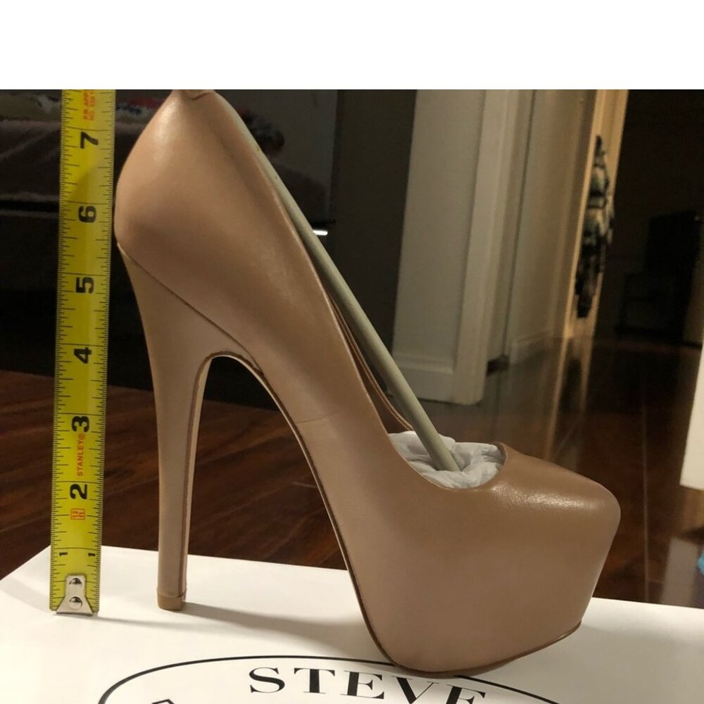 Steve Madden Nude Diva Platform Pumps size 5